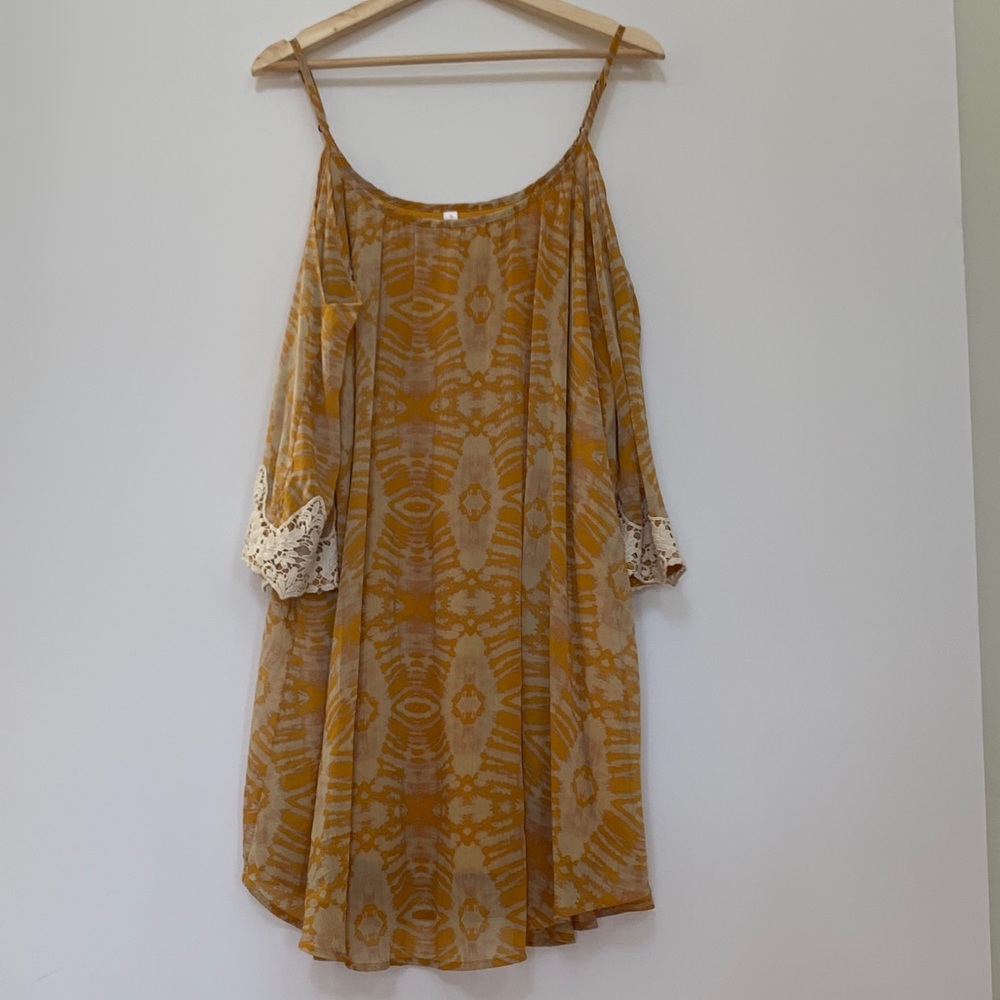 Xhilaration Cut-Out Shoulders Dress Size M